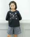 子供服 女の子 ロゴ＆お花モチーフ刺繍あったか裏起毛トレーナー ブラック(00) モデル画像1