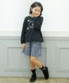 子供服 女の子 ロゴ＆お花モチーフ刺繍あったか裏起毛トレーナー ブラック(00) モデル画像2