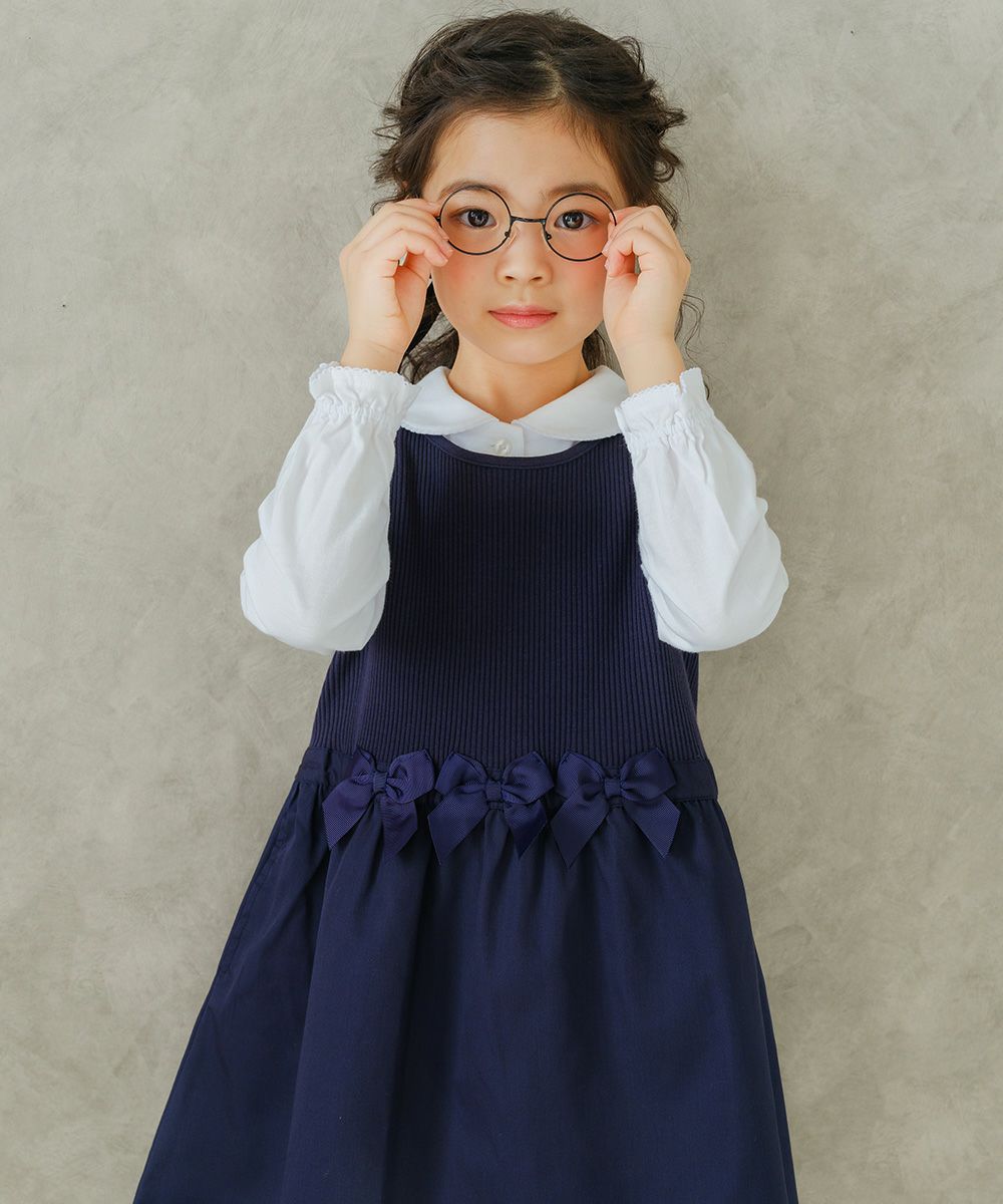 ベビー服 女の子 リボン付きギャザー異素材切り替えドッキングワンピース ネイビー(06) モデル画像アップ