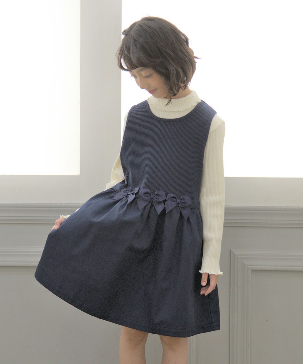 ベビー服 女の子 リボン付きギャザー異素材切り替えドッキングワンピース ネイビー(06) モデル画像3
