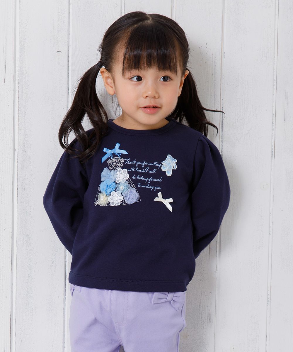 ベビー服 女の子 ベビーサイズドレス風刺繍＆お花モチーフ＆リボン付き裏毛トレーナー ネイビー(06) モデル画像1