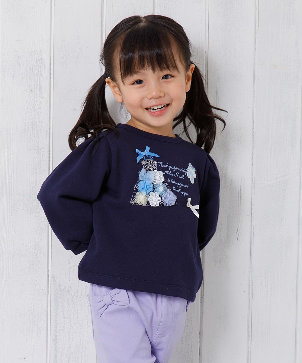 ベビー服 女の子 ベビーサイズドレス風刺繍＆お花モチーフ＆リボン付き裏毛トレーナー ネイビー(06) モデル画像3