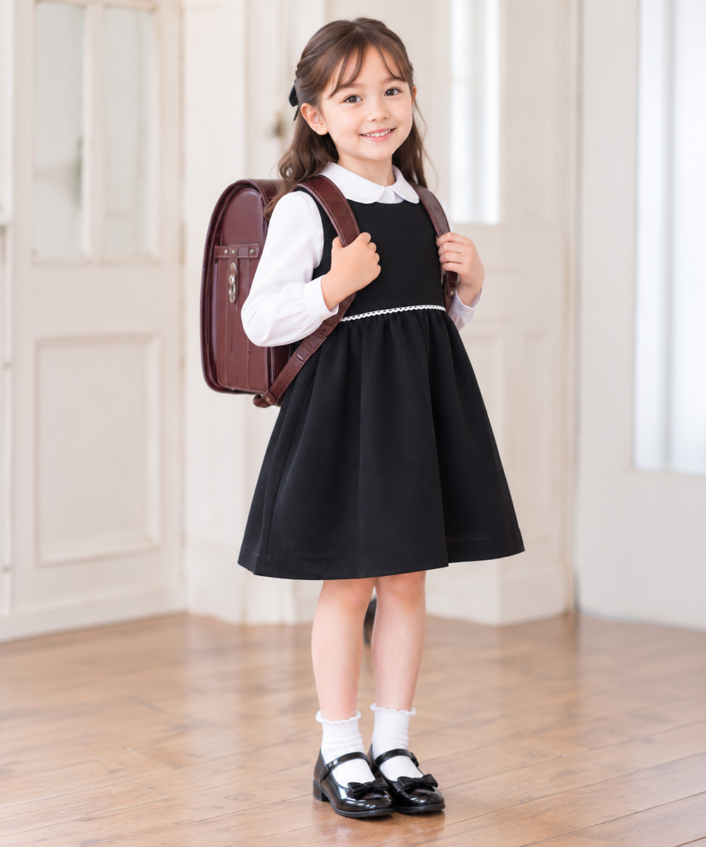 子供服 女の子 日本製レース付きギャザーワンピース ネイビー(06) モデル画像全身
