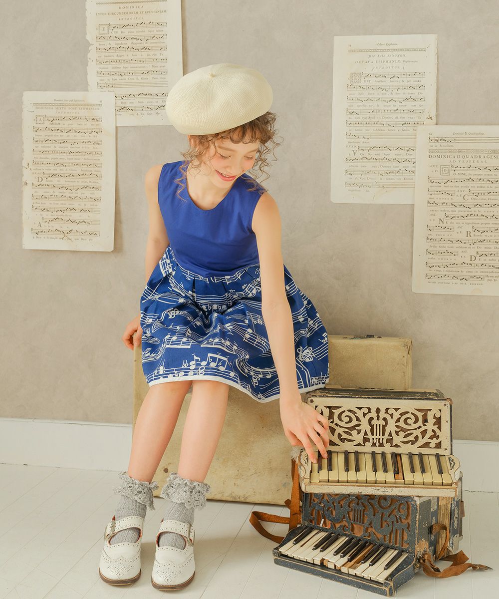 子供服 女の子 日本製音符ワンピース ブルー(61) モデル画像3