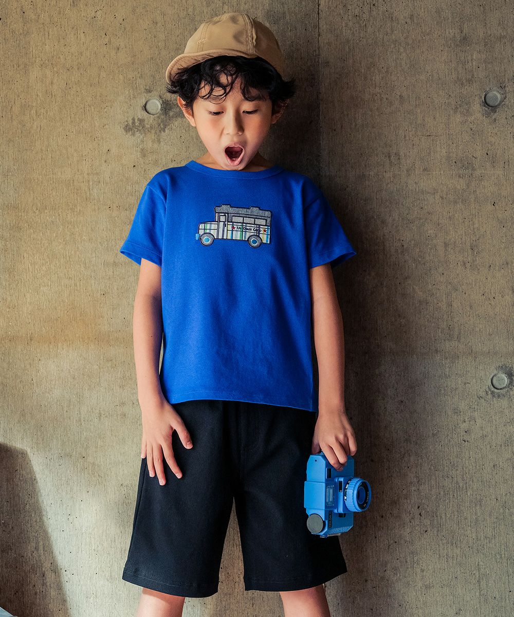 子供服 男の子 綿100％車刺繍モチーフTシャツ ブルー(61) モデル画像アップ