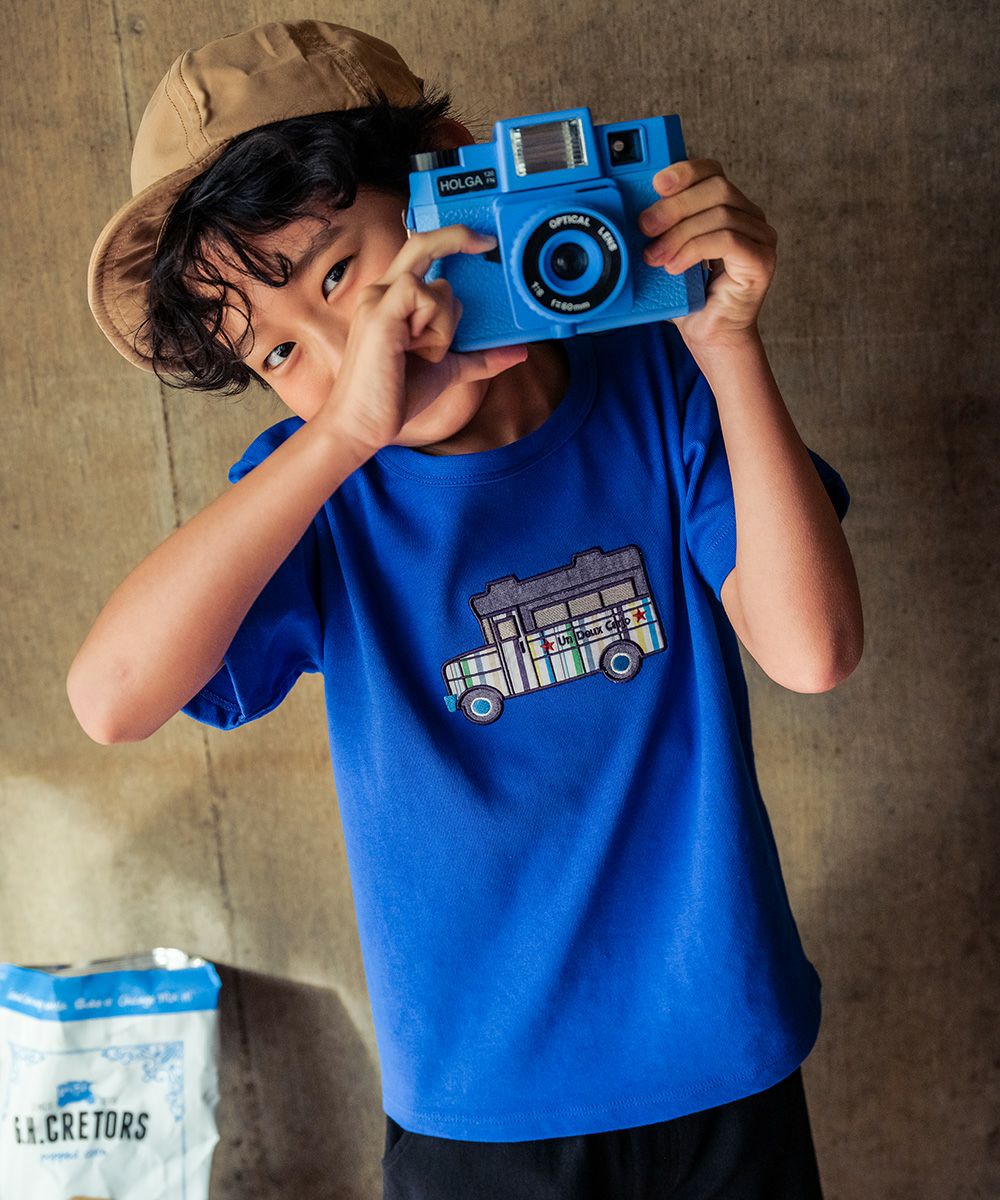 子供服 男の子 綿100％車刺繍モチーフTシャツ ブルー(61) モデル画像1