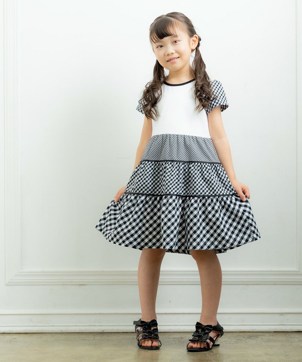 ベビー服 女の子 ギンガムチェック柄ワンピース ブラック(00) モデル画像3