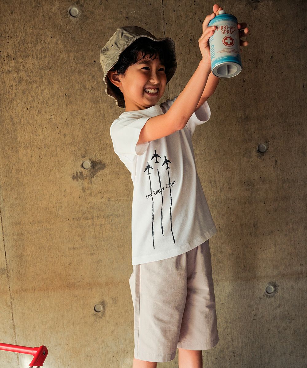 ベビー服 男の子 綿100％飛行機プリントTシャツ オフホワイト(11) モデル画像アップ