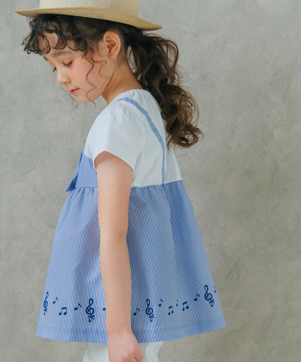 ベビー服 女の子 ストライプ柄重ね着風Tシャツ オフホワイト(11) モデル画像全身