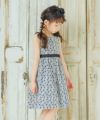子供服 女の子 日本製花柄リボン付きワンピース ホワイト×ブラック(10) モデル画像