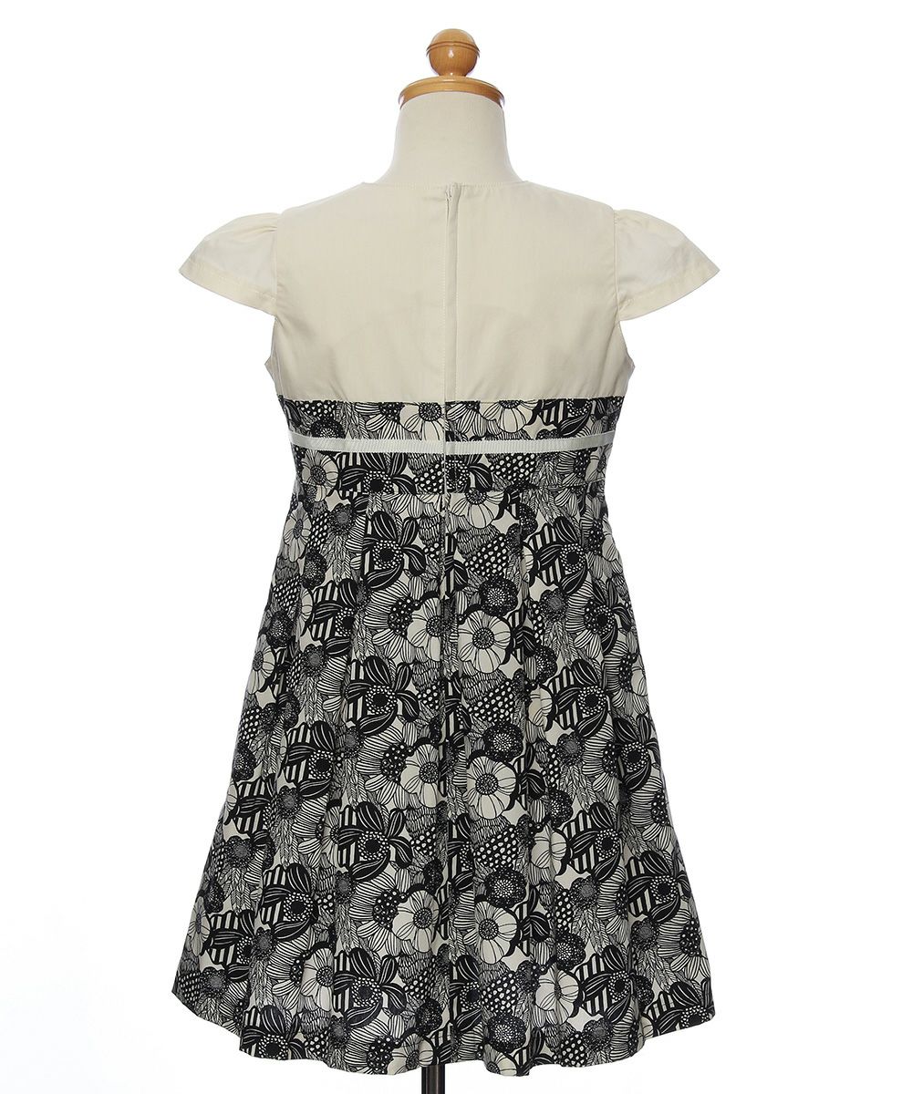 子供服 女の子 日本製リボンつき花柄タックワンピース ホワイト×ブラック(10) トルソー背面