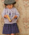 子供服 女の子 綿100％オリジナルチェック柄　ボンつきキュロットパンツ パープル(91) モデル画像全身