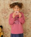子供服 女の子 ロゴ刺繍リボン裏毛トレーナー ピンク(02) モデル画像全身