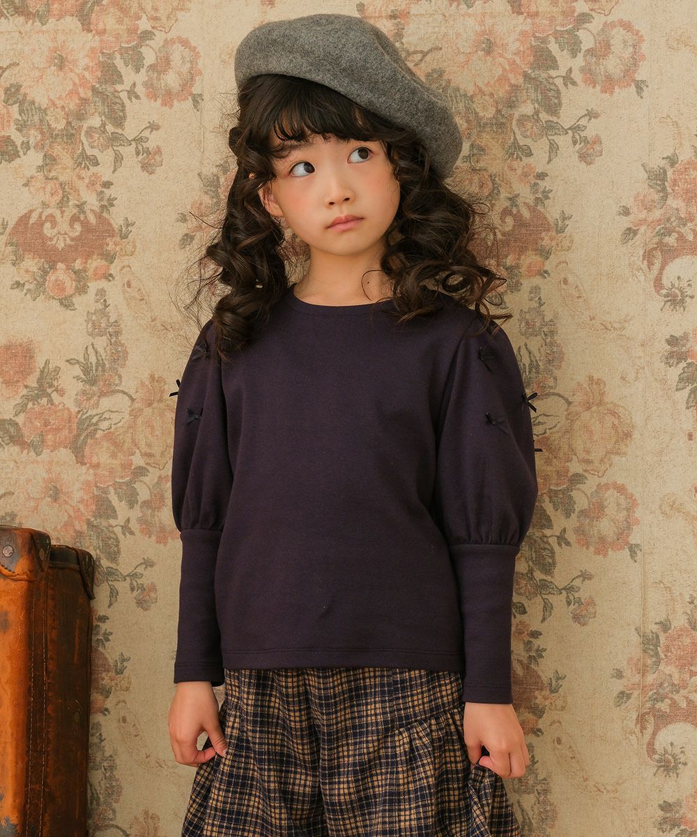 子供服 女の子 リボンつきボリューム袖無地Tシャツ ネイビー(06) モデル画像アップ