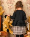 子供服 女の子 フリル　ジップアップ　ポケット　ブルゾン ブラック(00) モデル画像アップ