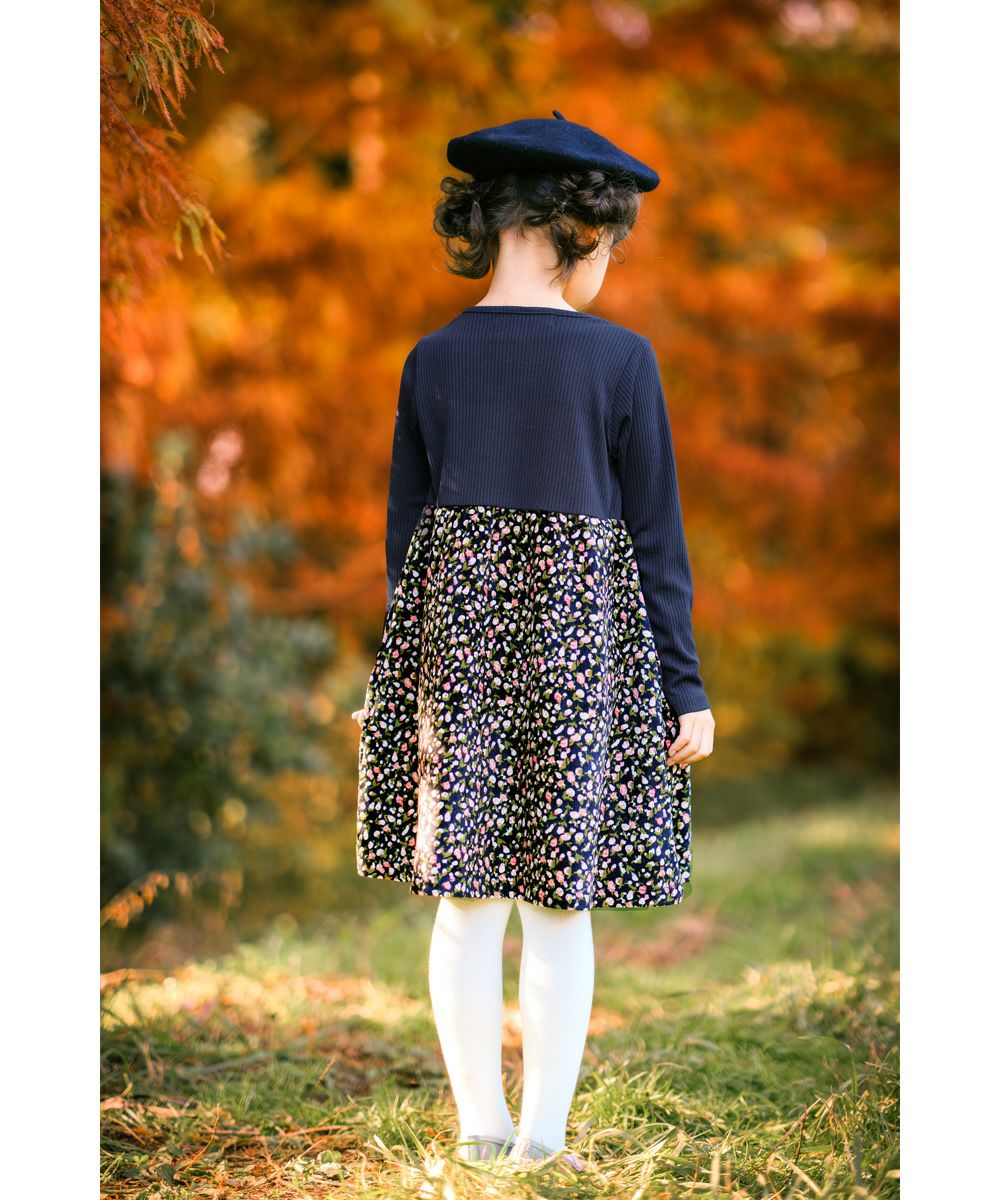 ベビー服 女の子 ビスチェ風　小花柄　ポケット　ドッキングワンピース ネイビー(06) モデル画像