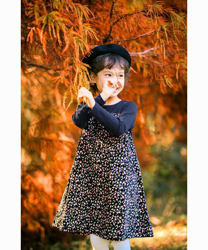 ベビー服 女の子 ビスチェ風　小花柄　ポケット　ドッキングワンピース ネイビー(06) モデル画像