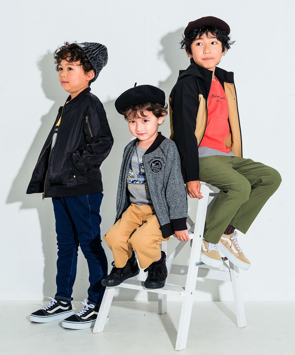 子供服 男の子 フード　取り外し可能　ジップアップ　ポケット ウインドブレーカー ベージュ(51) モデル画像3