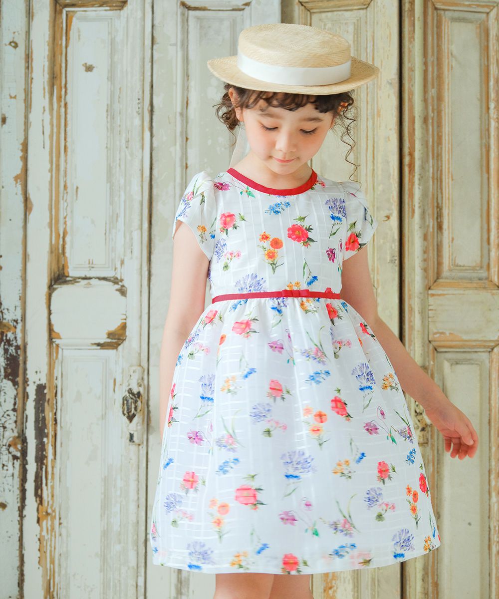 子供服 女の子 花柄 リボン ワンピース オフホワイト(11) モデル画像全身