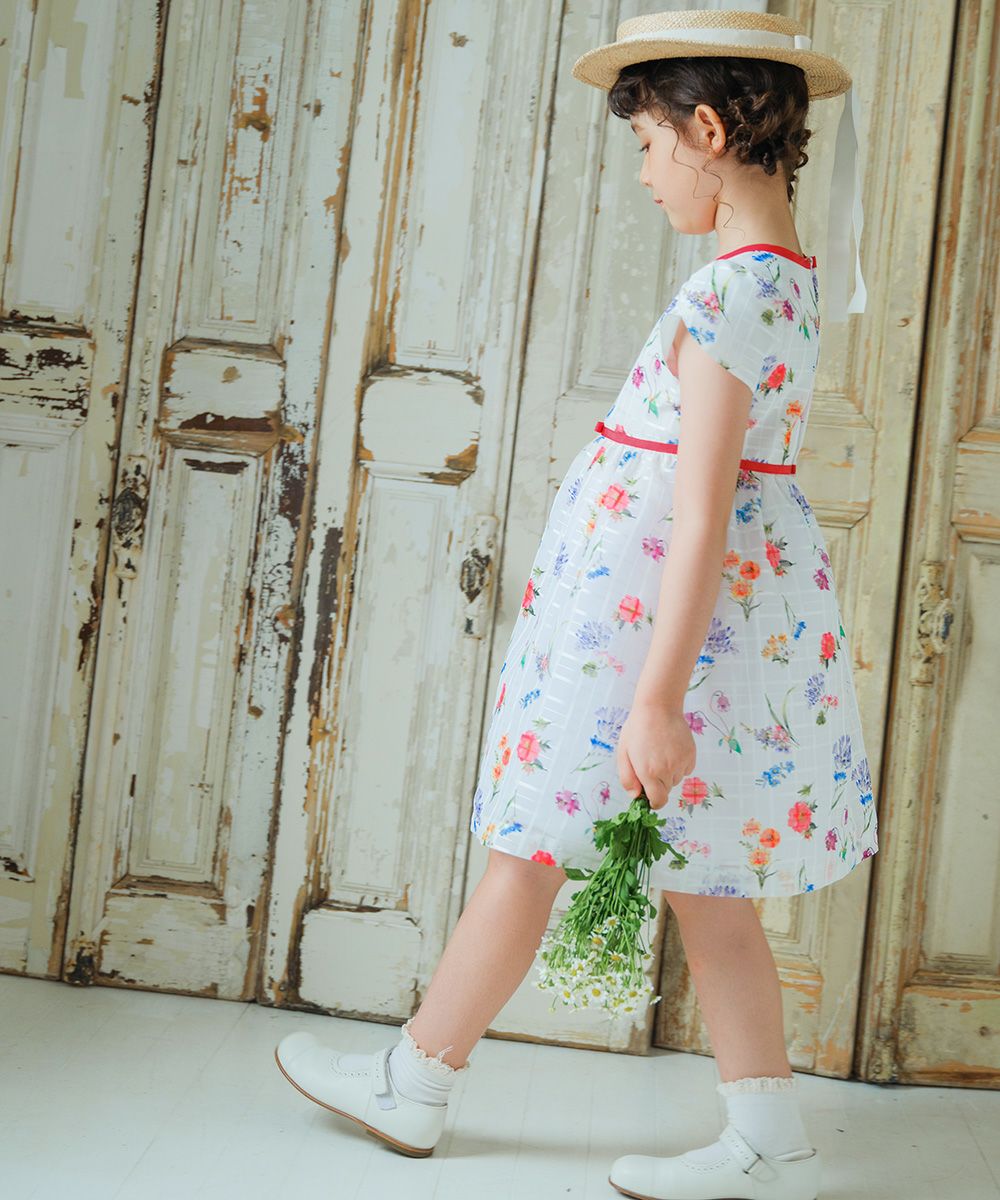 子供服 女の子 花柄 リボン ワンピース オフホワイト(11) モデル画像2