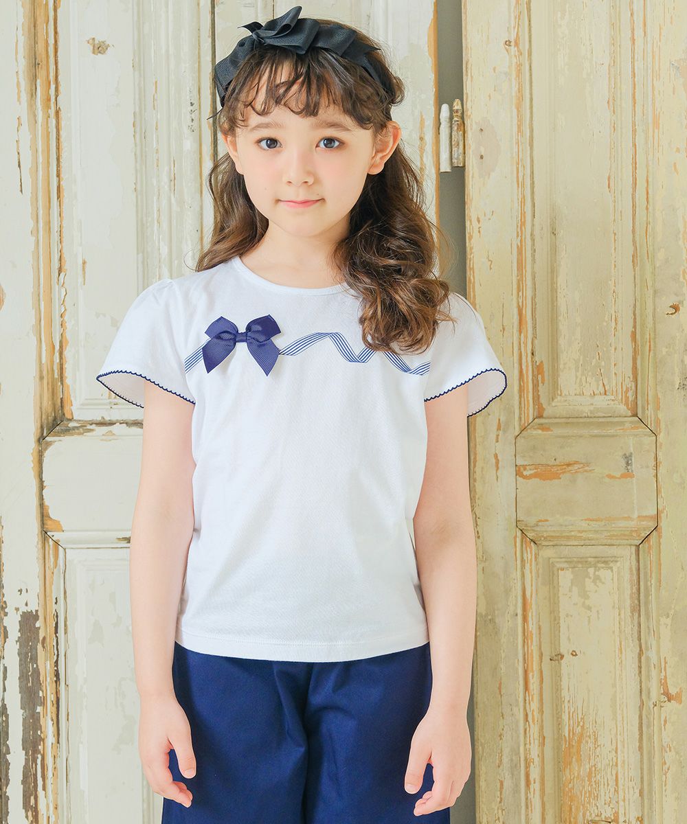 子供服 女の子 綿100％ リボンつき レース プリント Tシャツ オフホワイト(11) モデル画像アップ