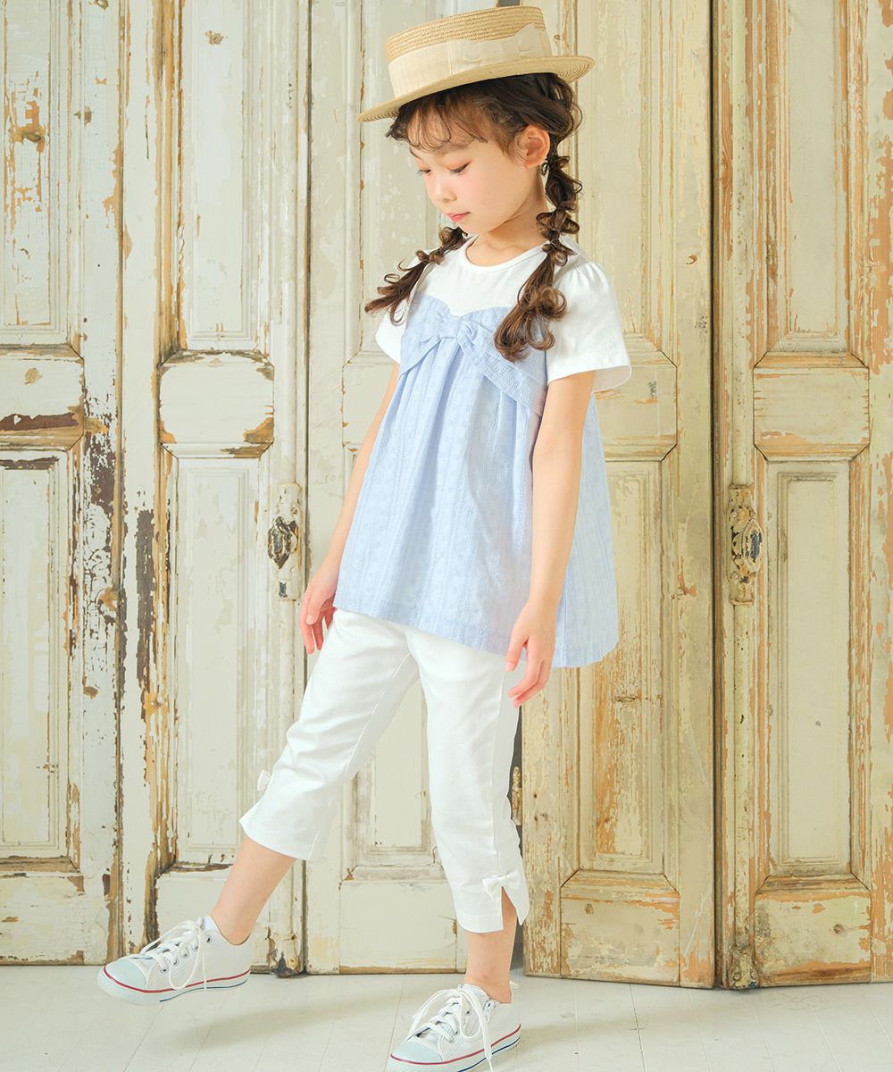 子供服 女の子 リボンつき ドビー織り ストライプ模様 重ね着風 Tシャツ ブルー(61) モデル画像全身
