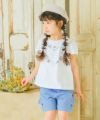 ベビー服 女の子 綿100％ ハートモチーフ ロゴ プリント   後ろ リボンつき Tシャツ オフホワイト(11) モデル画像全身