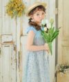 子供服 女の子 綿100％ 花柄 ギャザー ドッキングワンピース ブルー(61) モデル画像アップ