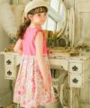 子供服 女の子 リバティプリント使用 花柄 取り外しリボンつきワンピース ピンク(02) モデル画像2