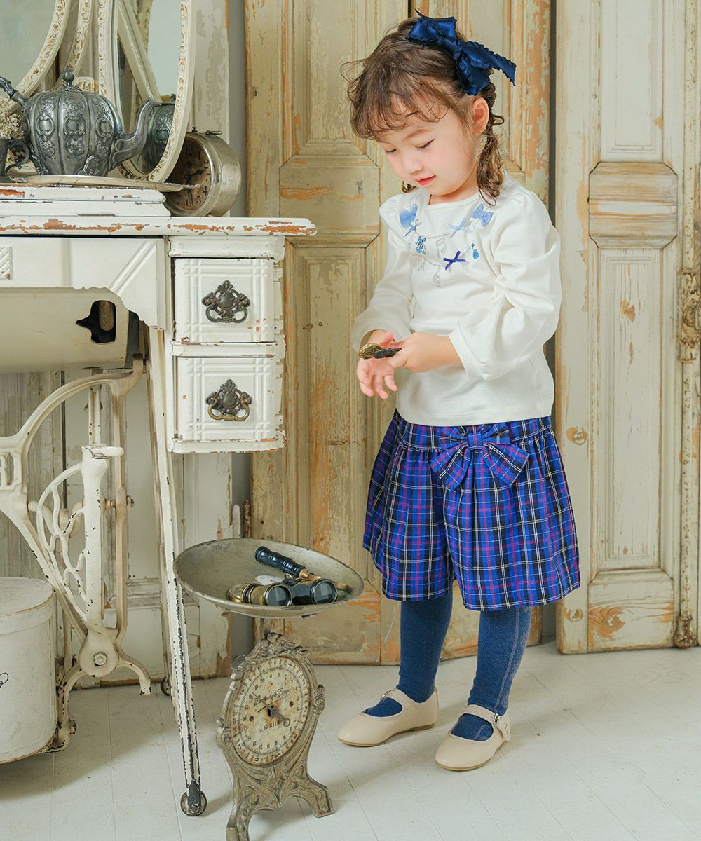 子供服 女の子 リボン ラメ プリント ネックレス風 Tシャツ オフホワイト(11) モデル画像2