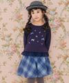 子供服 女の子 バラ お花 ＆ リボン 刺繍 裾フリル Tシャツ ネイビー(06) モデル画像全身