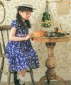 子供服 女の子 オリジナル 花柄 チューリップ袖 ワンピース ネイビー(06) モデル画像3