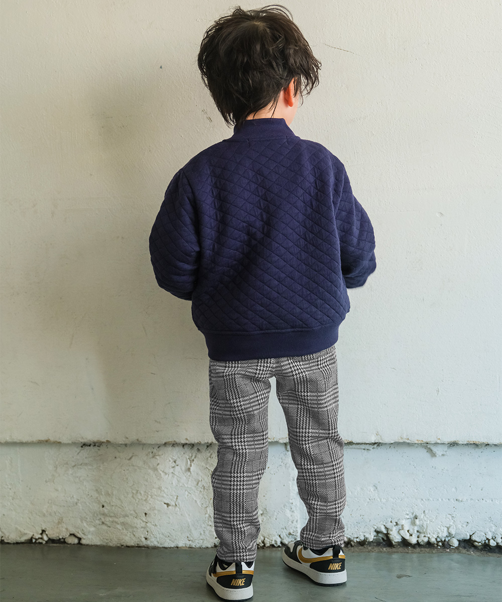 ベビー服 男の子 電車乗り物ワッペン キルティング　パーカージャケット ネイビー(06) モデル画像全身