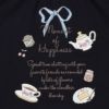 子供服 女の子 ティーカップ ＆ スイーツ ロゴ 刺繍 袖フリル Tシャツ ネイビー(06) デザインポイント1