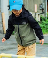 子供服 男の子 フードつき ジップアップ パーカー カーキ(82) モデル画像1