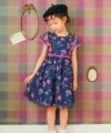 子供服 女の子 日本製 裏地つき 花柄 ワンピース ネイビー(06) モデル画像全身