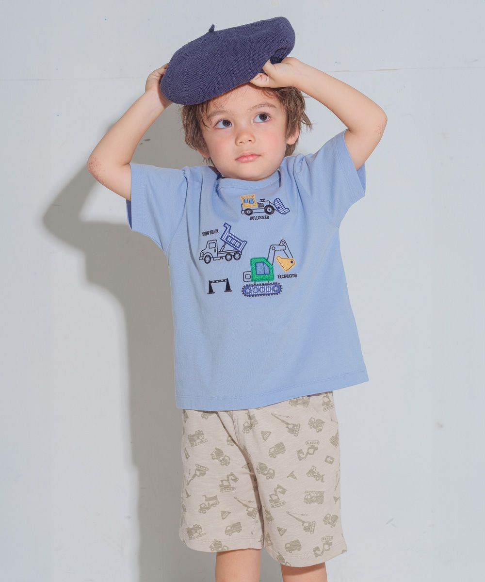 ベビー服 男の子 綿100％ 働く車プリントハーフパンツ ベージュ(51) モデル画像アップ