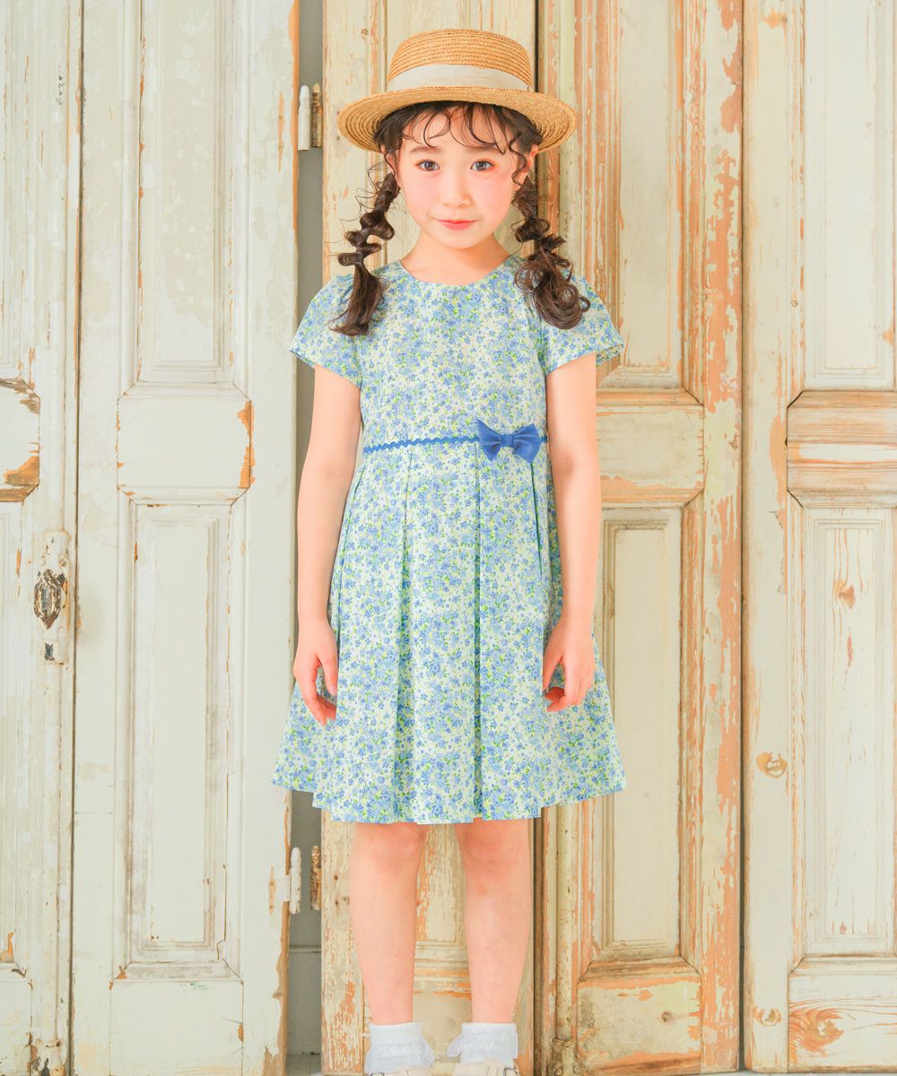 子供服 女の子 日本製 綿100％ 小花柄 プリーツ ワンピース ブルー(61) モデル画像アップ
