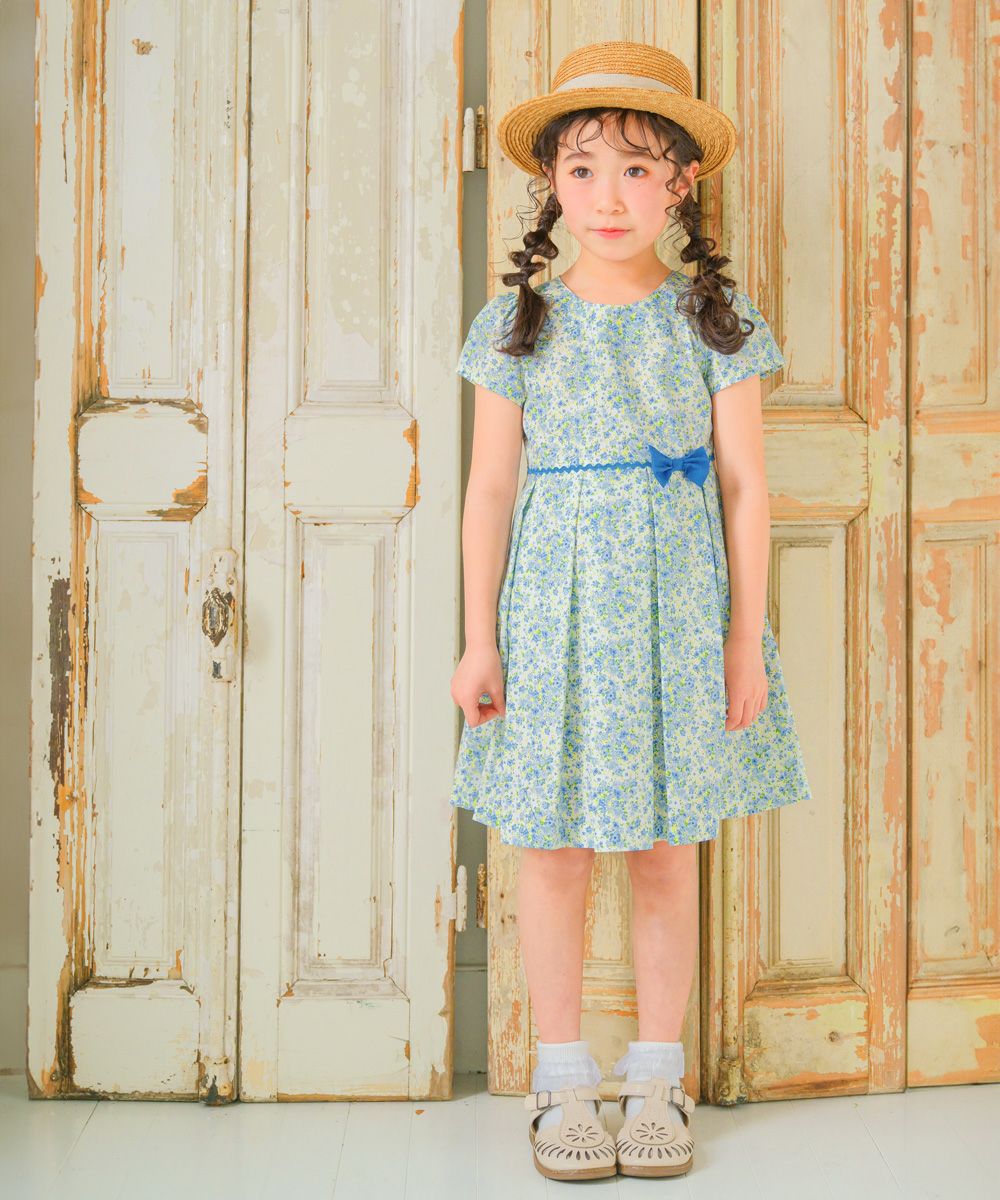子供服 女の子 日本製 綿100％ 小花柄 プリーツ ワンピース ブルー(61) モデル画像1