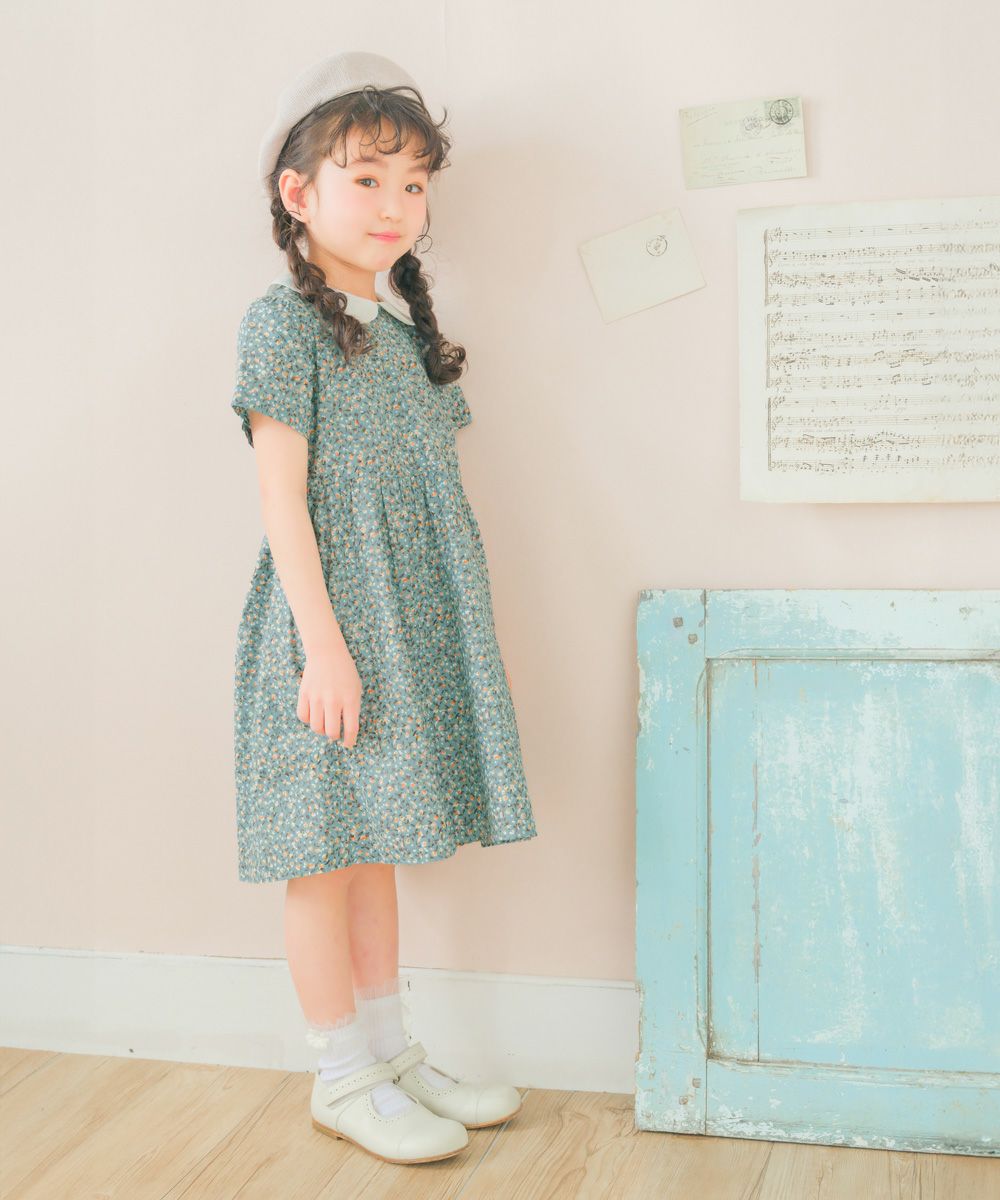 子供服 女の子 花柄 ギャザー 襟付き ワンピース グリーン(08) モデル画像アップ