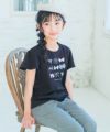 子供服 女の子 綿100％ リボンモチーフ ロゴ Tシャツ ブラック(00) モデル画像全身