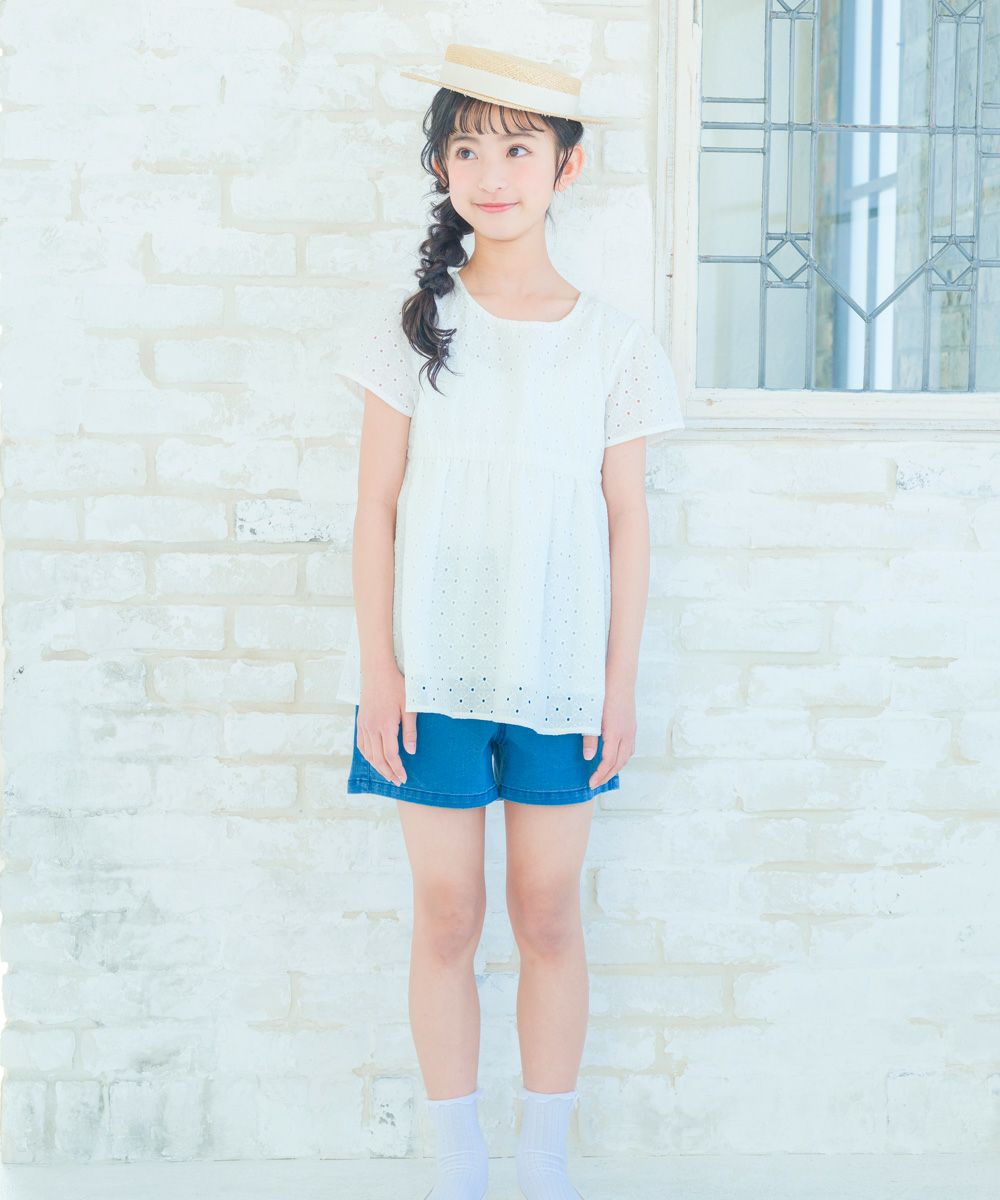 子供服 女の子 花柄レース Aライン Tシャツ オフホワイト(11) モデル画像4