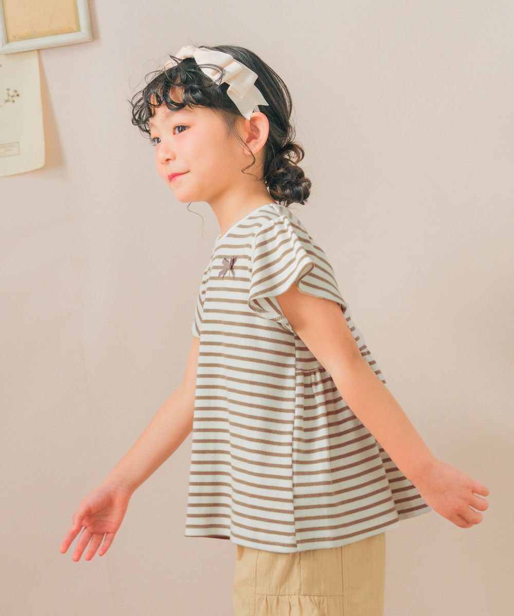 子供服 女の子 リボン付き ボーダー柄 Tシャツ ベージュ(51) モデル画像全身