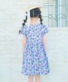 子供服 女の子 日本製 綿100％ 花柄 リボン付き ワンピース ブルー(61) モデル画像2
