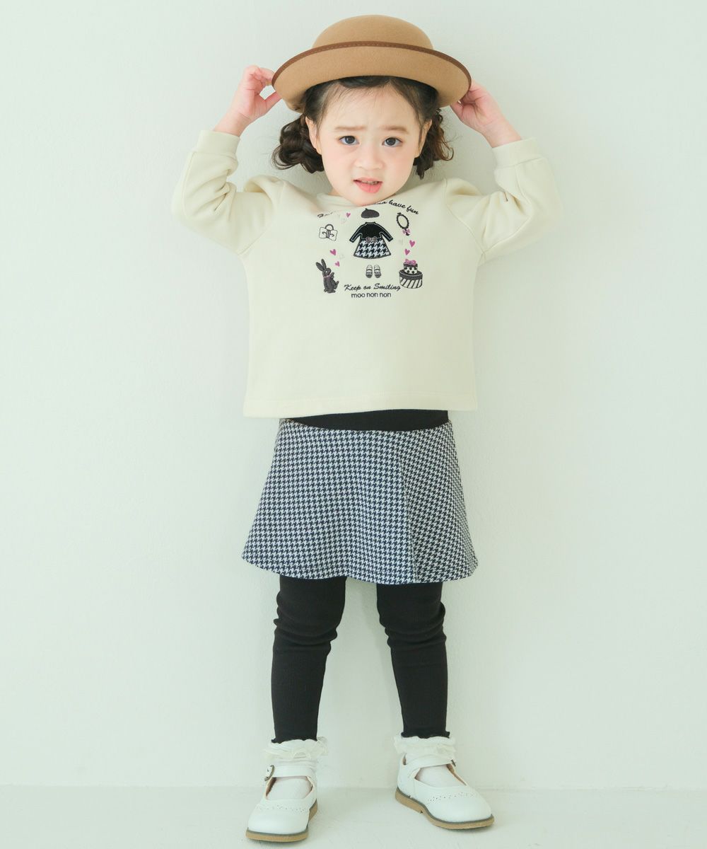 ベビー服 女の子 ドレス＆小物モチーフ 刺繍 裏毛トレーナー アイボリー(12) モデル画像全身