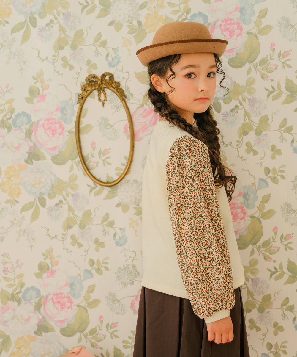 子供服 女の子 花柄 切り替え 長袖 Tシャツ アイボリー(12) モデル画像全身