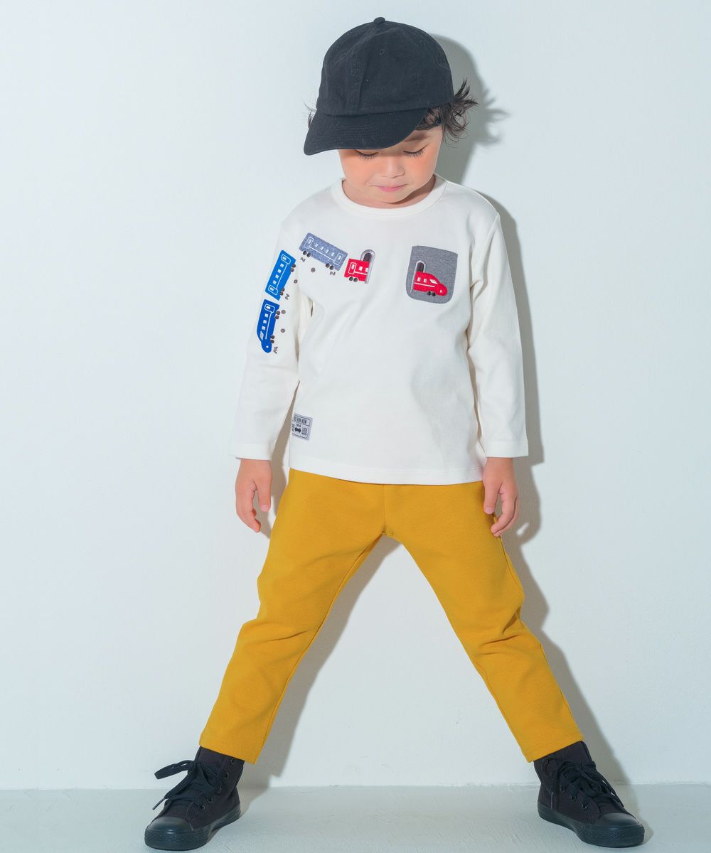 ベビー服 男の子 綿100％ 電車＆トンネル 長袖Tシャツ オフホワイト(11) モデル画像全身