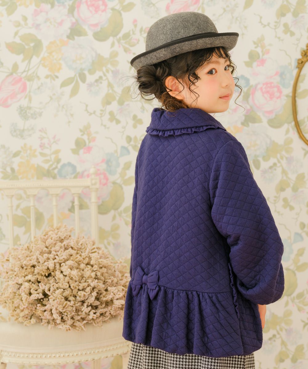 ベビー服 女の子 こども服 キッズ ジュニア キルティング フリル リボン ボタン ネイビー(06) モデル画像全身