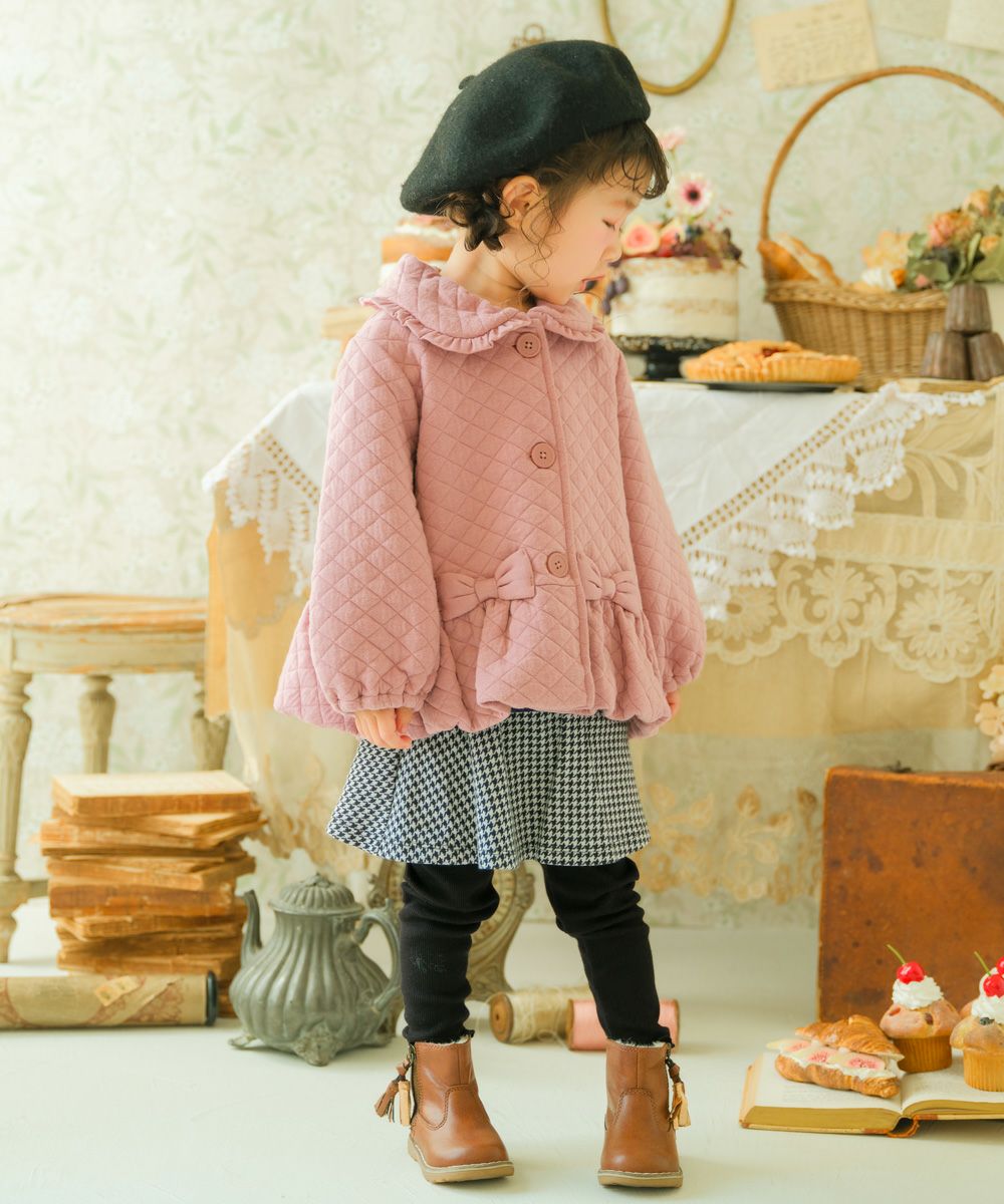 ベビー服 女の子 こども服 キッズ ジュニア キルティング フリル リボン ボタン ピンク(02) モデル画像全身