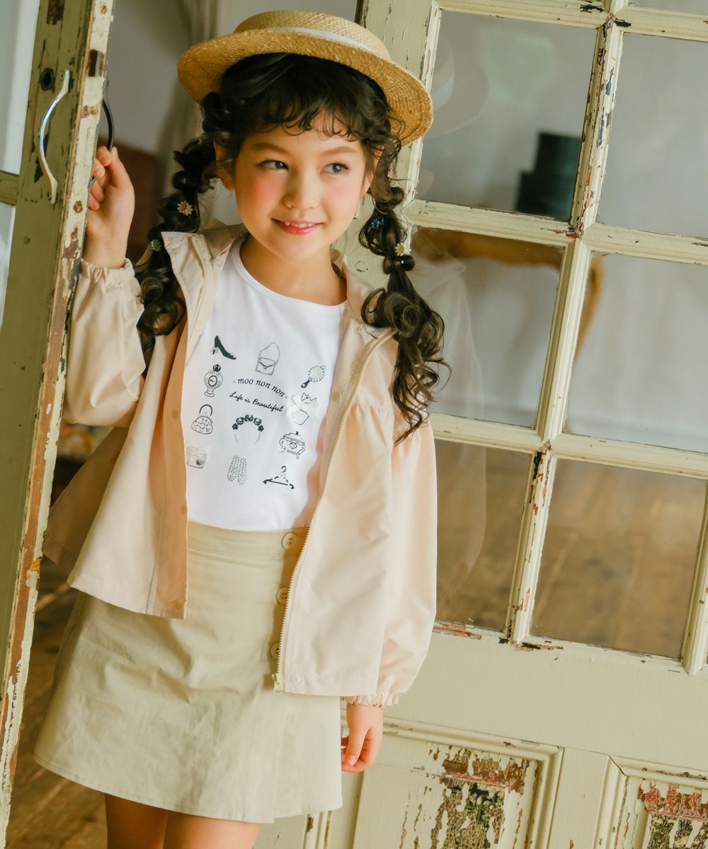 子供服 女の子 バッグ＆シューズ柄プリント 長袖Tシャツ オフホワイト(11) モデル画像全身
